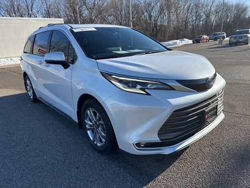 2023 Toyota Sienna Platinum 7 Passenger
