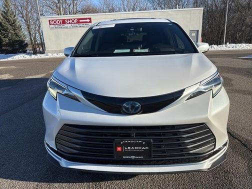 2023 Toyota Sienna Platinum 7 Passenger