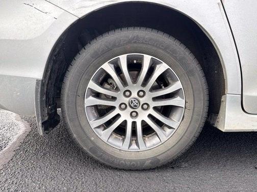 Celestial Silver Metallic 2020 Toyota Sienna XLE