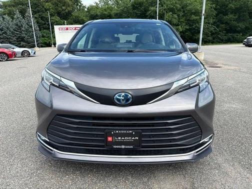 Predawn Gray Mica 2023 Toyota Sienna XLE