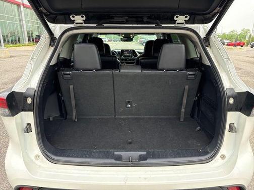 Blizzard Pearl 2021 Toyota Highlander Hybrid XLE