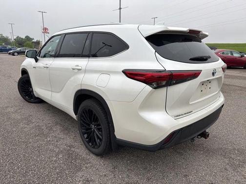 Blizzard Pearl 2021 Toyota Highlander Hybrid XLE
