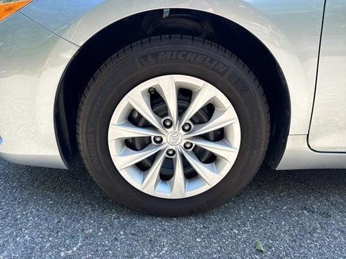 2016 Toyota Camry Hybrid LE