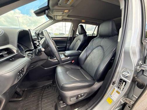 Celestial Silver Metallic 2022 Toyota Highlander Hybrid Platinum