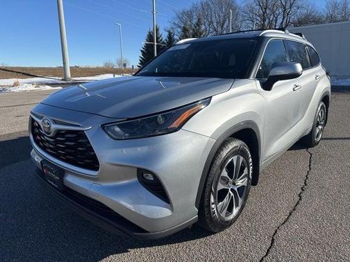 2022 Toyota Highlander Hybrid XLE