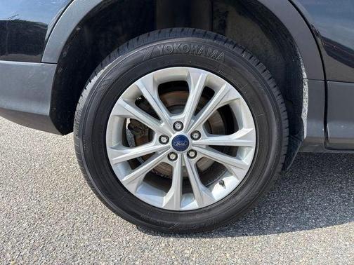 Shadow Black 2018 Ford Escape SE