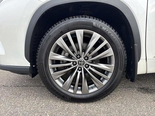 2021 Toyota Highlander Hybrid Platinum