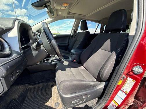 Pearl 2018 Toyota RAV4 XLE