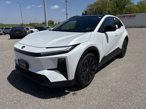 Wind Chill Pearl [Extra_Cost_Color] 2026 Toyota C-HR XSE
