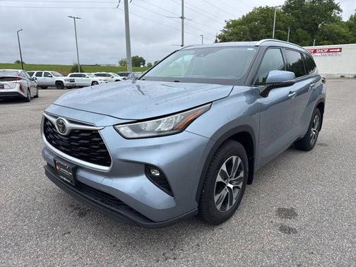 Moon Dust 2020 Toyota Highlander XLE