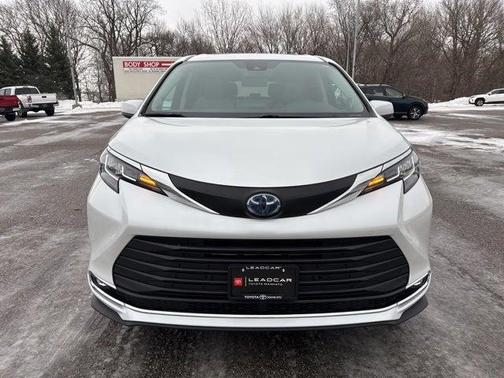 2023 Toyota Sienna XLE
