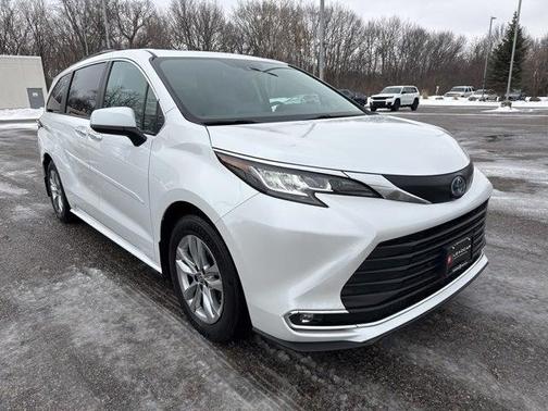 2023 Toyota Sienna XLE