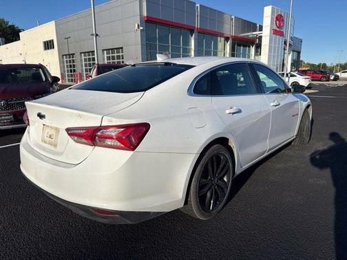 Summit White 2023 Chevrolet Malibu FWD 1LT