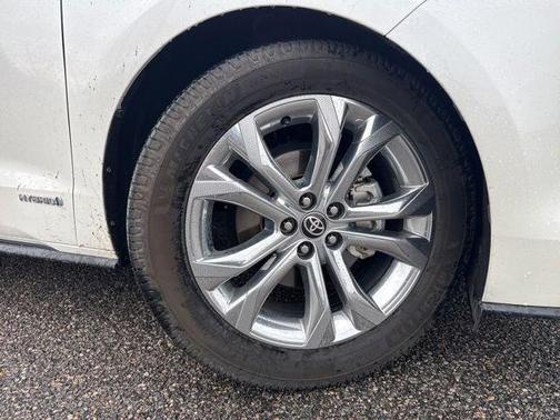Blizzard Pearl 2021 Toyota Sienna Platinum 7 Passenger