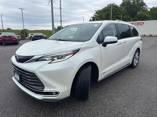 Blizzard Pearl 2021 Toyota Sienna Platinum 7 Passenger