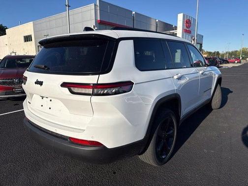 Bright White Clearcoat 2023 Jeep Grand Cherokee L Altitude