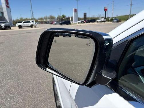 Bright White Clearcoat 2016 Jeep Grand Cherokee Overland