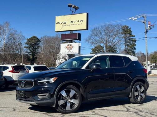 2020 Volvo XC40 T5 Momentum