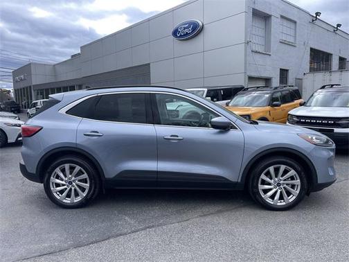 2022 Ford Escape Titanium