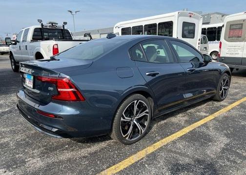 2023 Volvo S60 B5 Plus Dark Theme