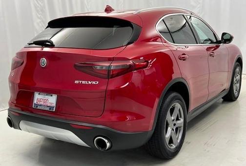 Photo 4 of 17 of 2019 Alfa Romeo Stelvio Base
