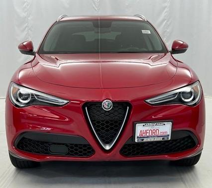 Photo 3 of 17 of 2019 Alfa Romeo Stelvio Base