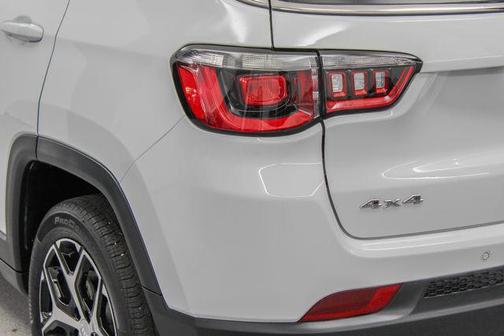 Bright White Clearcoat 2024 Jeep Compass Limited