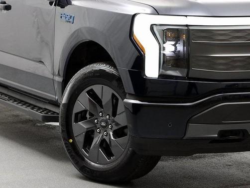 2025 Ford F-150 Lightning LARIAT