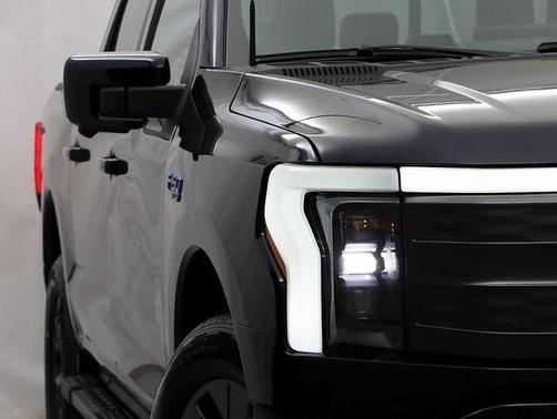2025 Ford F-150 Lightning LARIAT