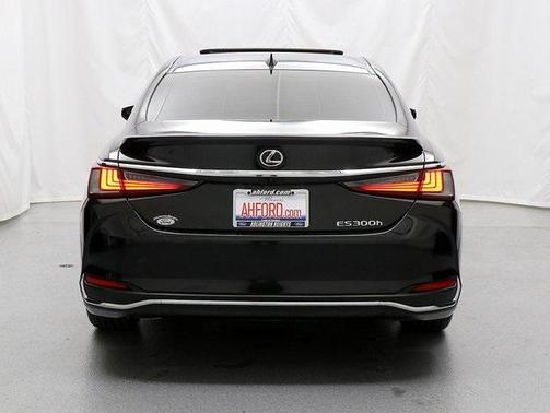 2025 Lexus ES 300h Base