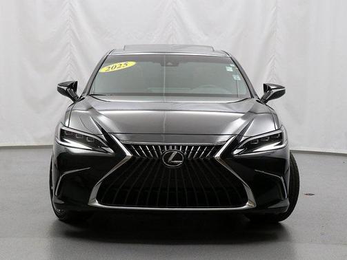 2025 Lexus ES 300h Base