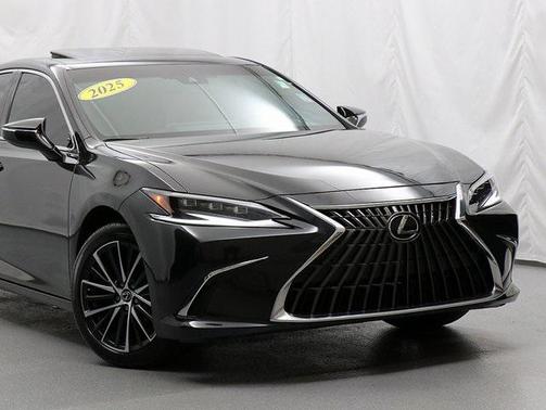 2025 Lexus ES 300h Base