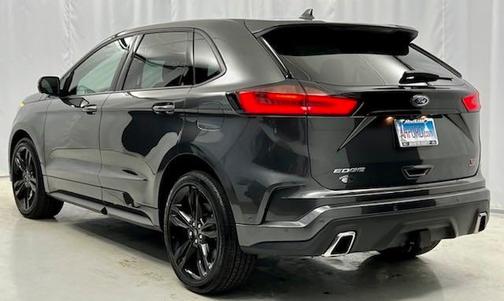 Photo 4 of 19 of 2019 Ford Edge ST