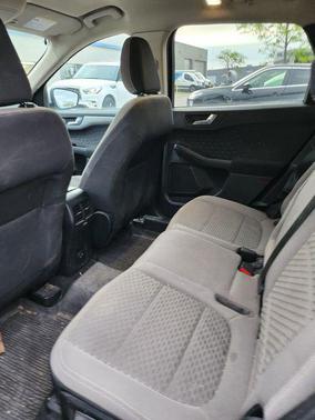 Oxford White 2020 Ford Escape SE
