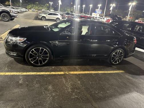 2018 Ford Taurus SEL