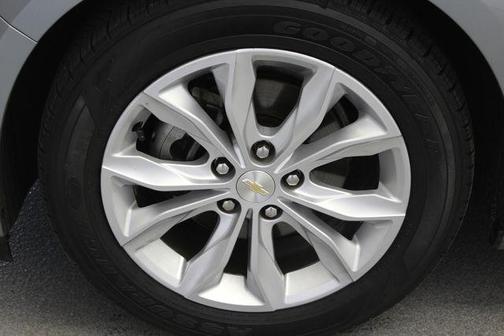 Sterling Gray Metallic 2023 Chevrolet Malibu FWD 1LT