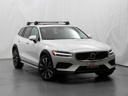 2024 Volvo V60 Cross Country B5 Ultimate