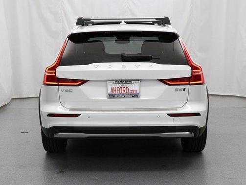 2024 Volvo V60 Cross Country B5 Ultimate