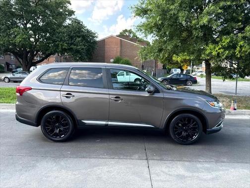2016 Mitsubishi Outlander SE