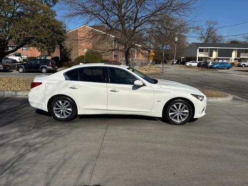 2017 INFINITI Q50 Base