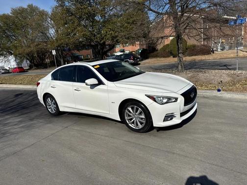 2017 INFINITI Q50 Base