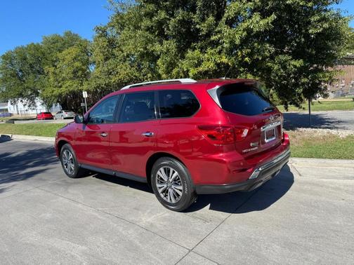 2018 Nissan Pathfinder SV