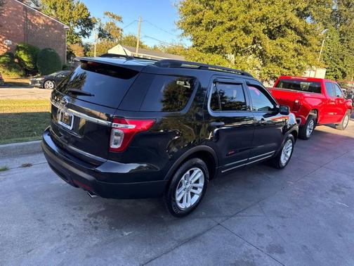 Black 2015 Ford Explorer Base