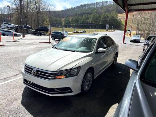 2016 Volkswagen Passat 1.8T SE