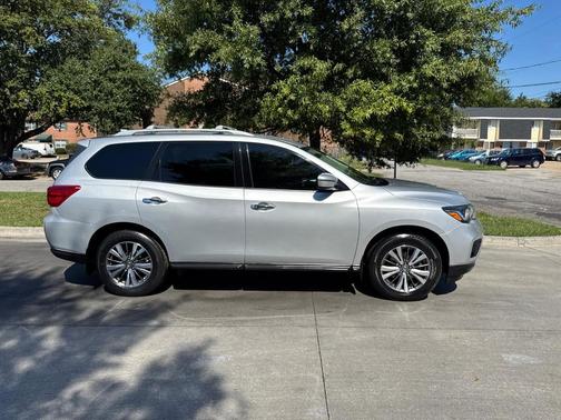 2019 Nissan Pathfinder 4x4 SV