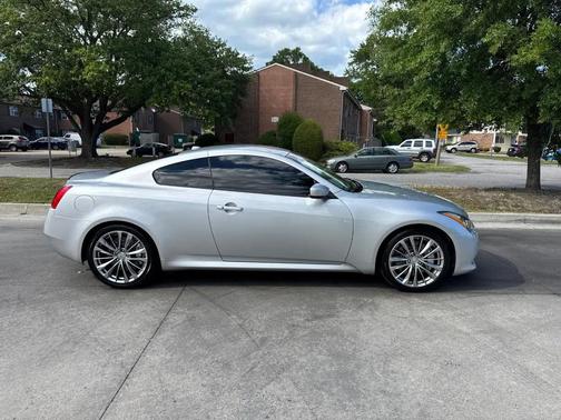 Silver 2015 INFINITI Q60 Journey