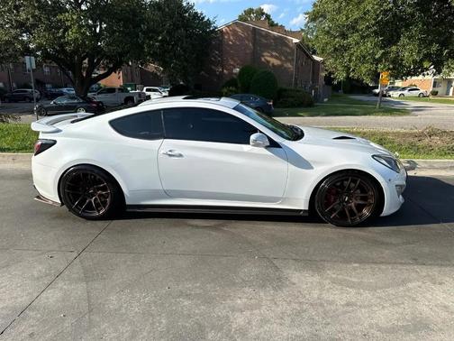 White 2016 Hyundai Genesis Coupe 3.8 Ultimate