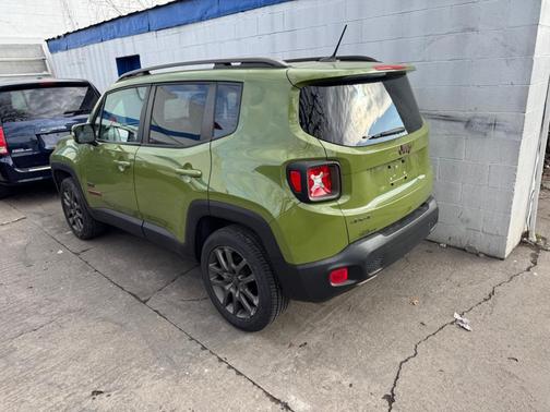 2016 Jeep Renegade 4WD 4dr 75th Anniversary