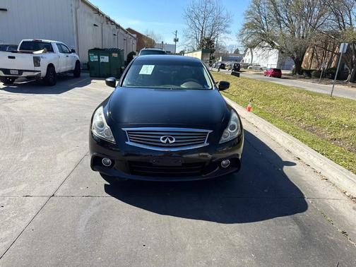2011 INFINITI G37x Base