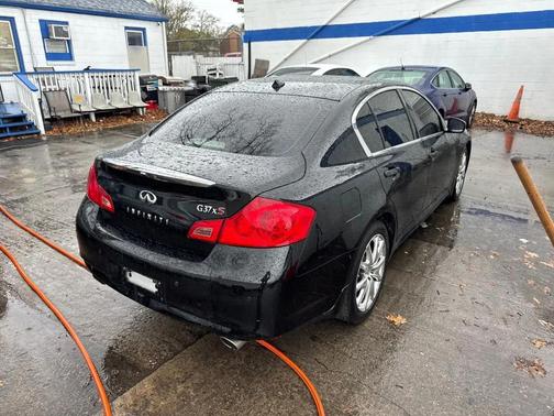 2011 INFINITI G37x Base